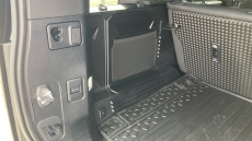 Land Rover Defender 3.0 D250 X-Dynamic SE 110 5dr Auto Diesel Estate